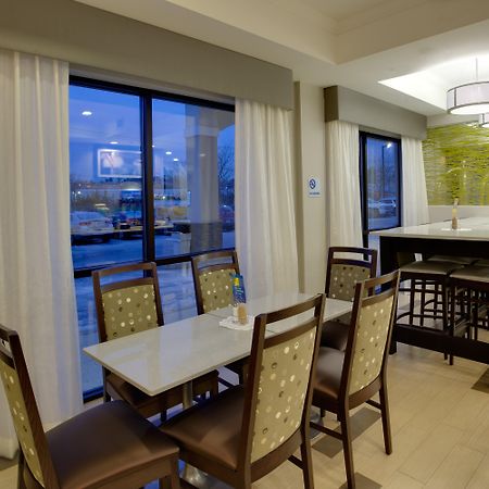 Holiday Inn Express Hotel & Suites Meadowlands Area, An Ihg Hotel Carlstadt Bagian luar foto