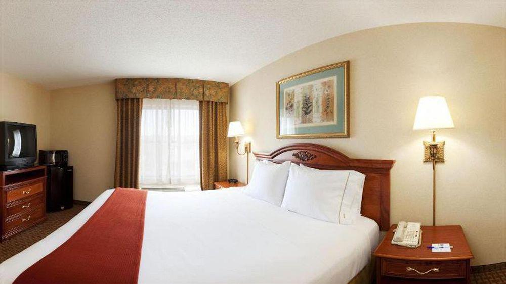 Holiday Inn Express Hotel & Suites Meadowlands Area, An Ihg Hotel Carlstadt Bagian luar foto