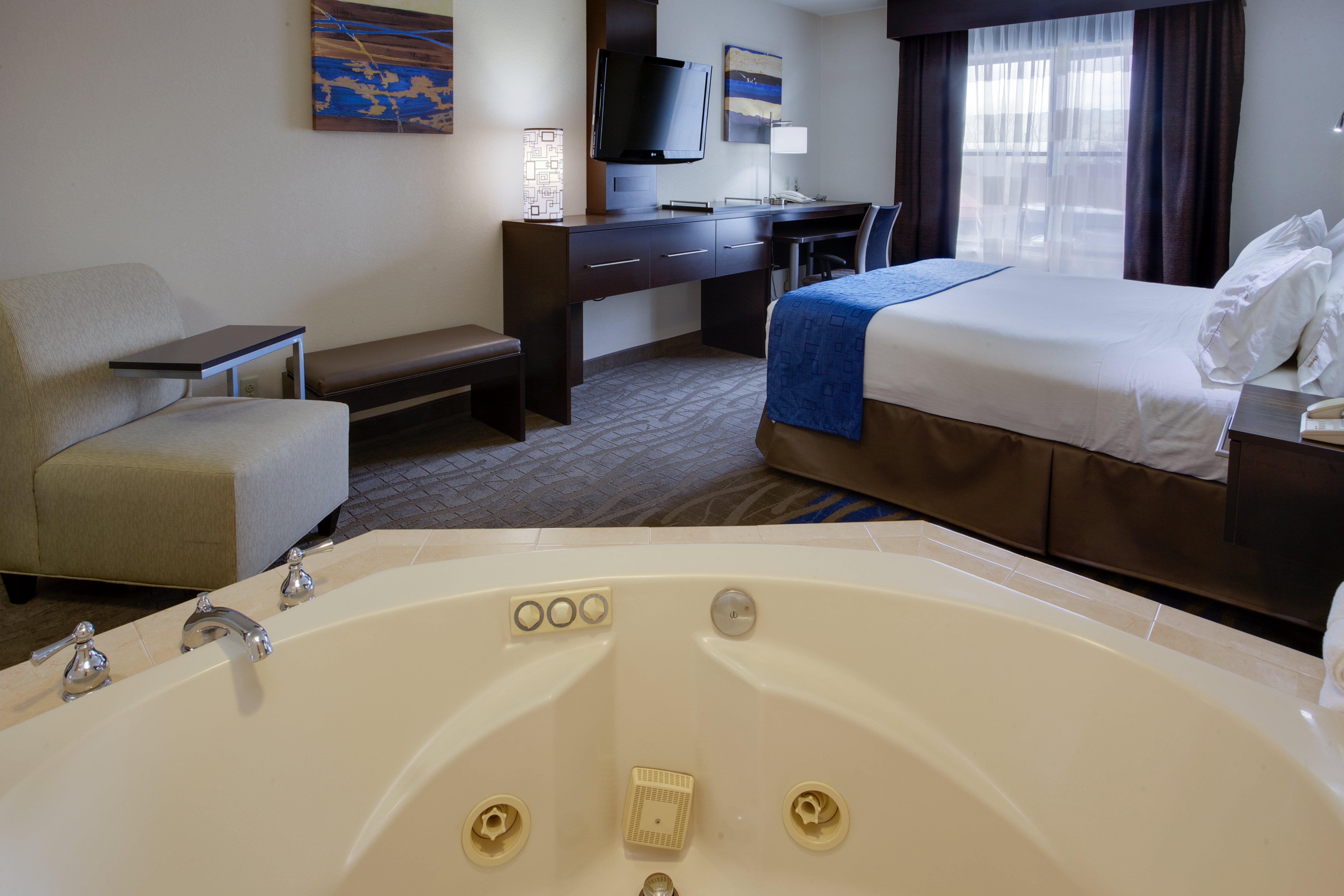 Holiday Inn Express Hotel & Suites Meadowlands Area, An Ihg Hotel Carlstadt Bagian luar foto