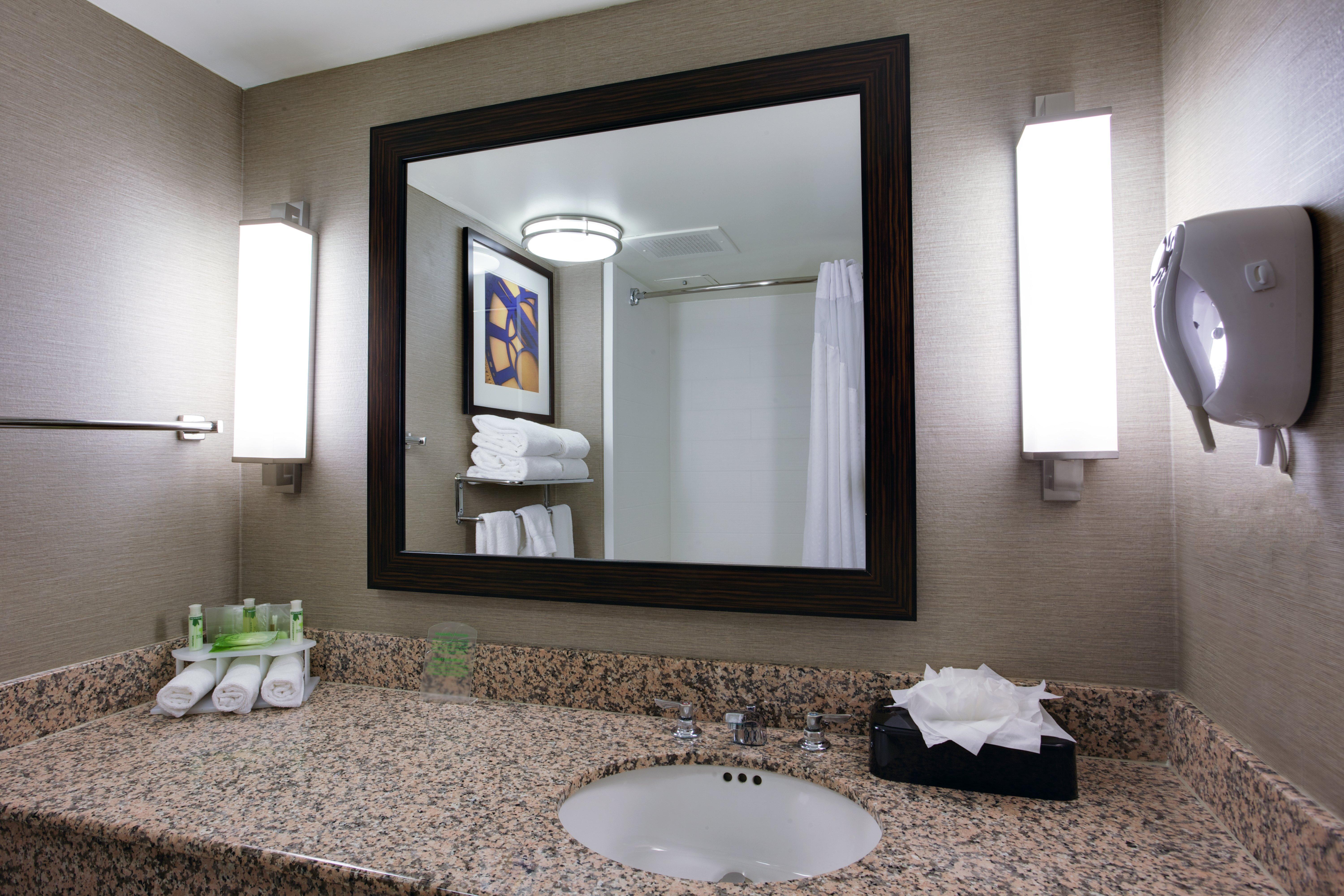 Holiday Inn Express Hotel & Suites Meadowlands Area, An Ihg Hotel Carlstadt Bagian luar foto