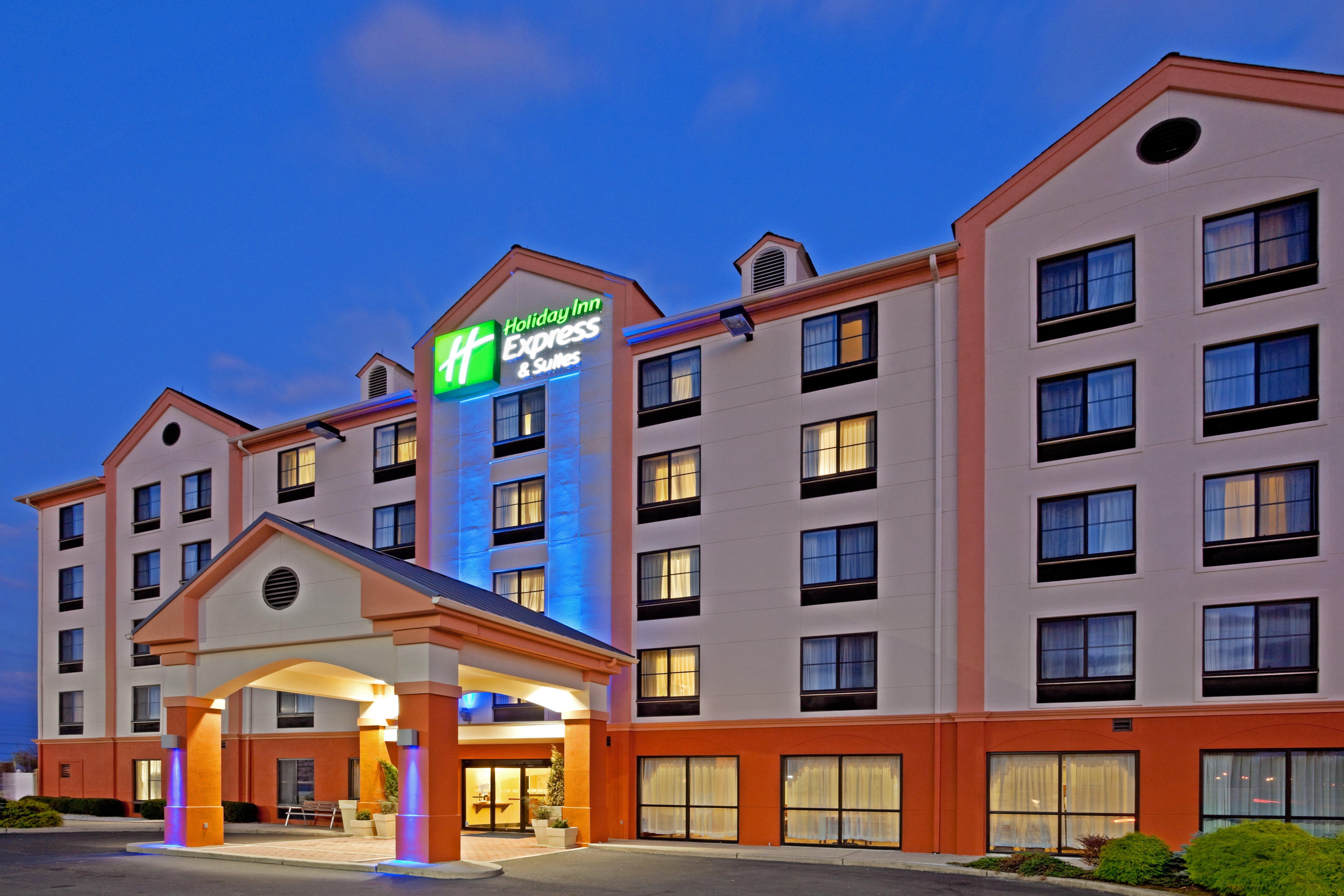 Holiday Inn Express Hotel & Suites Meadowlands Area, An Ihg Hotel Carlstadt Bagian luar foto