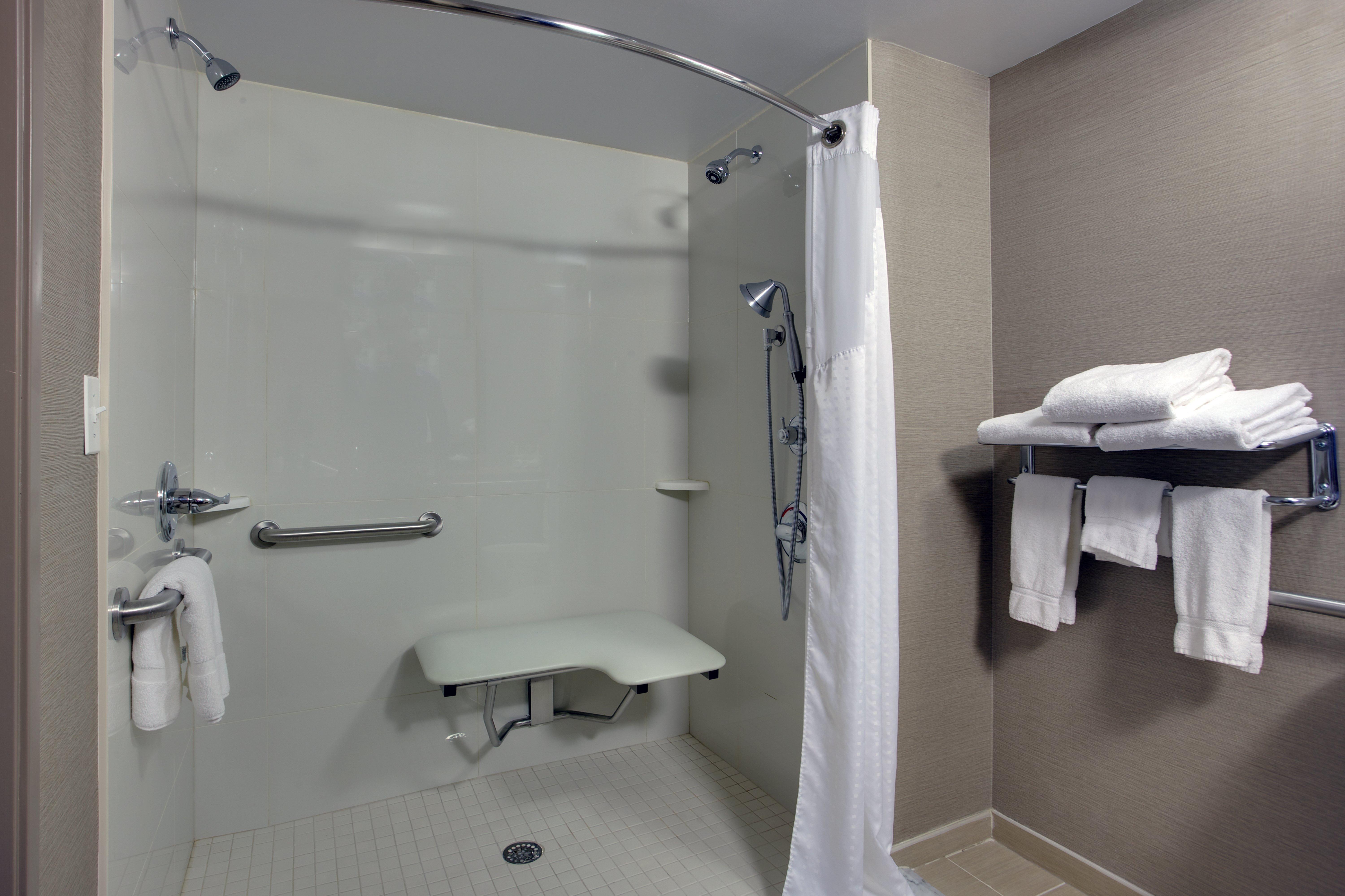 Holiday Inn Express Hotel & Suites Meadowlands Area, An Ihg Hotel Carlstadt Bagian luar foto