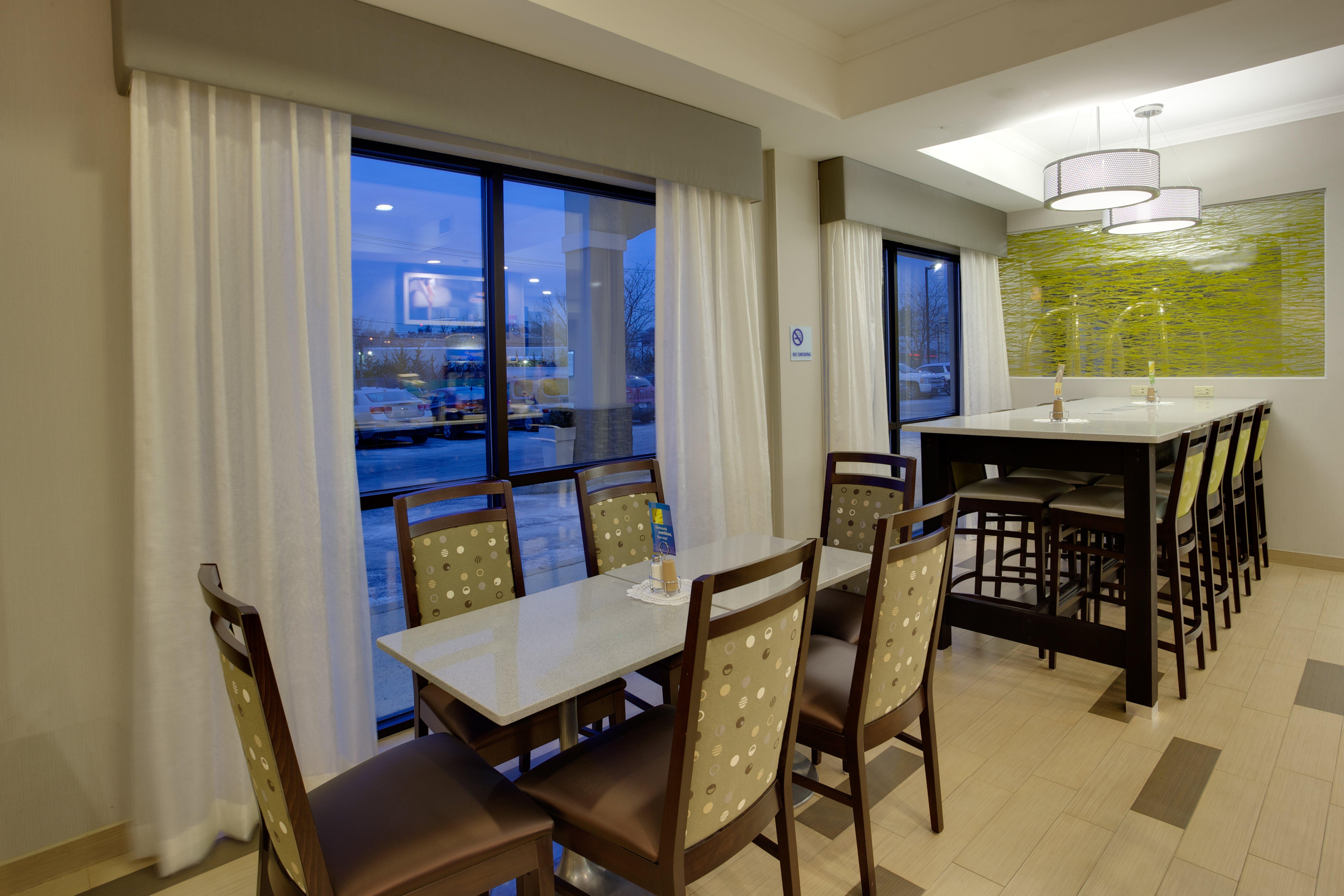 Holiday Inn Express Hotel & Suites Meadowlands Area, An Ihg Hotel Carlstadt Bagian luar foto