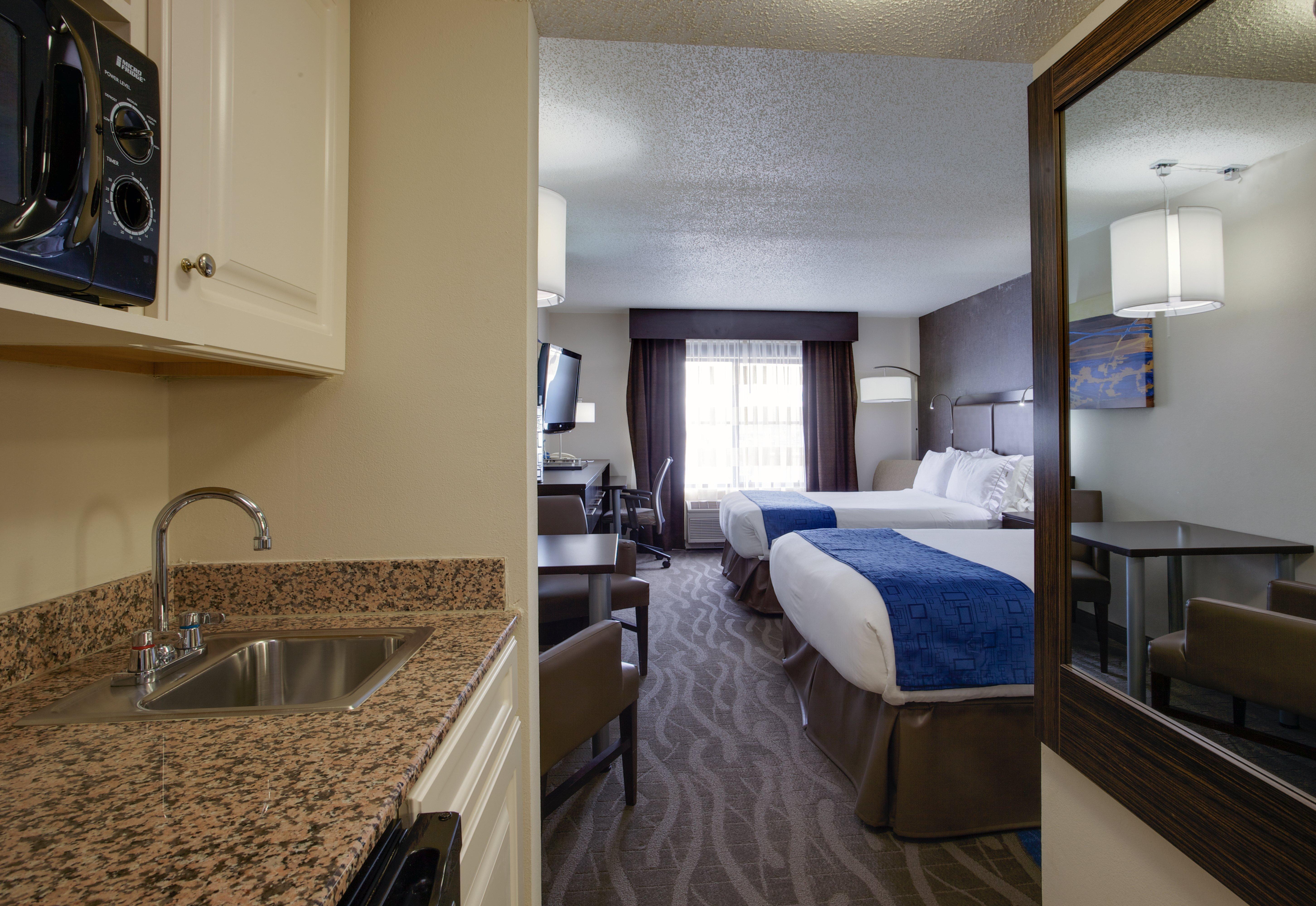 Holiday Inn Express Hotel & Suites Meadowlands Area, An Ihg Hotel Carlstadt Bagian luar foto