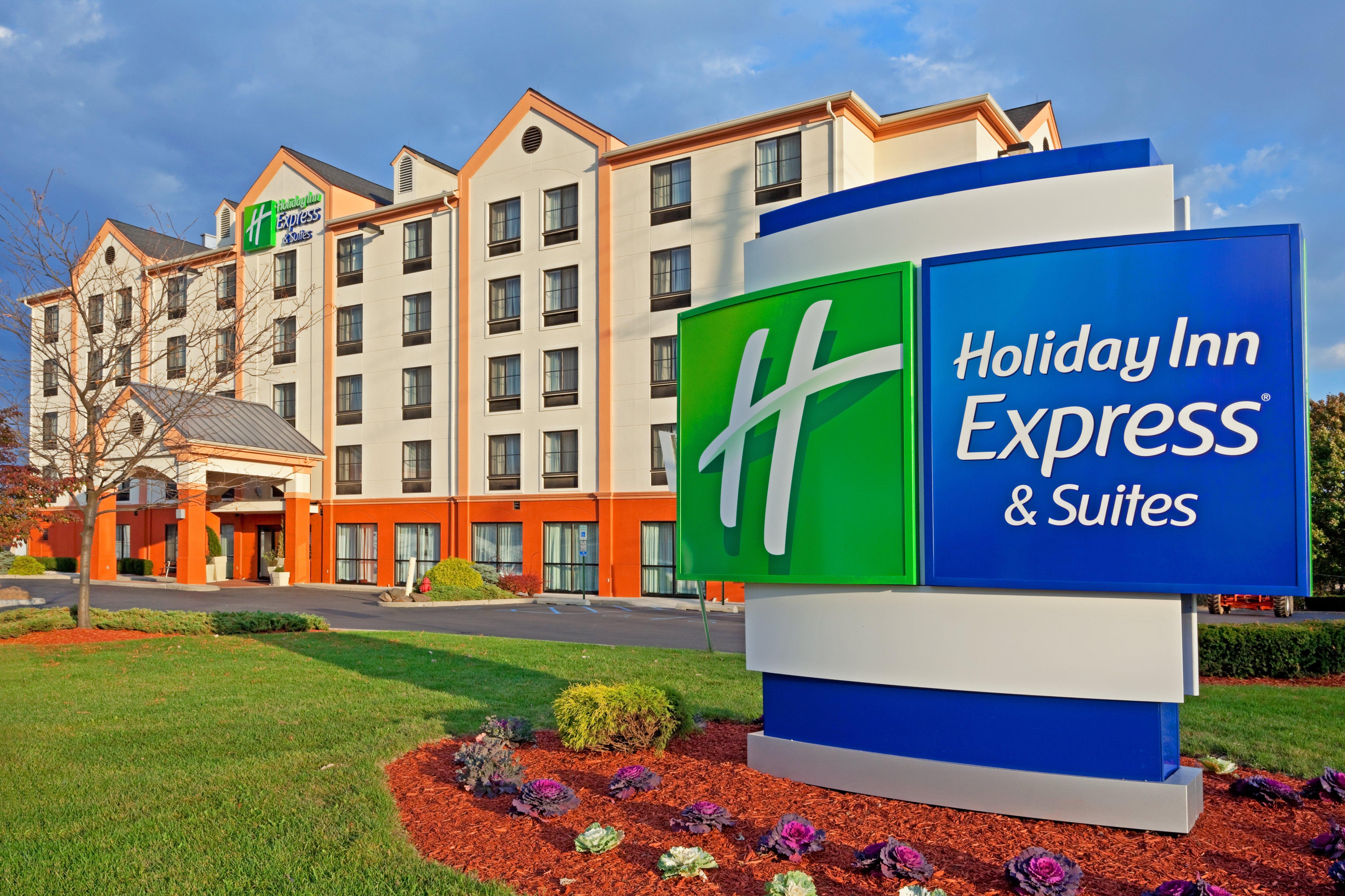 Holiday Inn Express Hotel & Suites Meadowlands Area, An Ihg Hotel Carlstadt Bagian luar foto