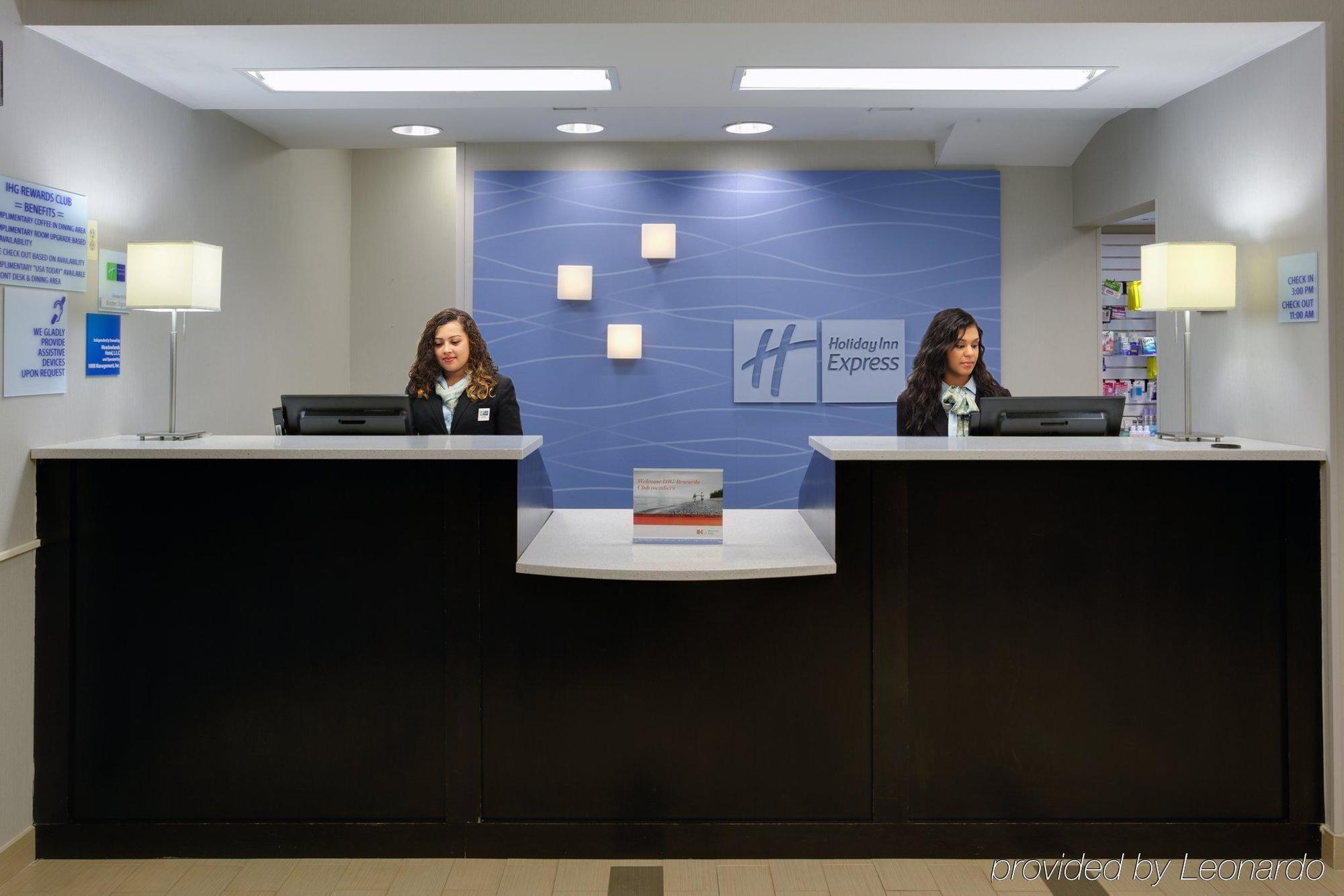 Holiday Inn Express Hotel & Suites Meadowlands Area, An Ihg Hotel Carlstadt Bagian luar foto