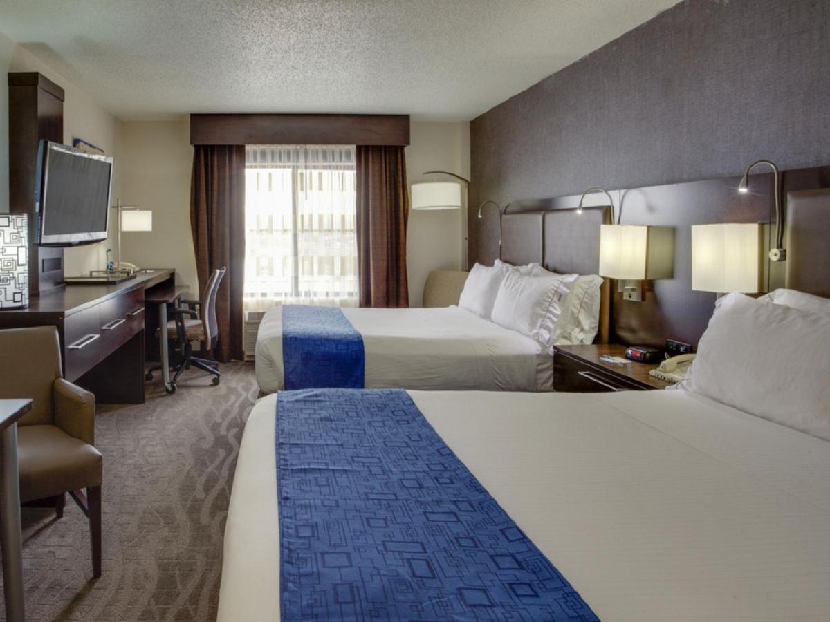 Holiday Inn Express Hotel & Suites Meadowlands Area, An Ihg Hotel Carlstadt Bagian luar foto