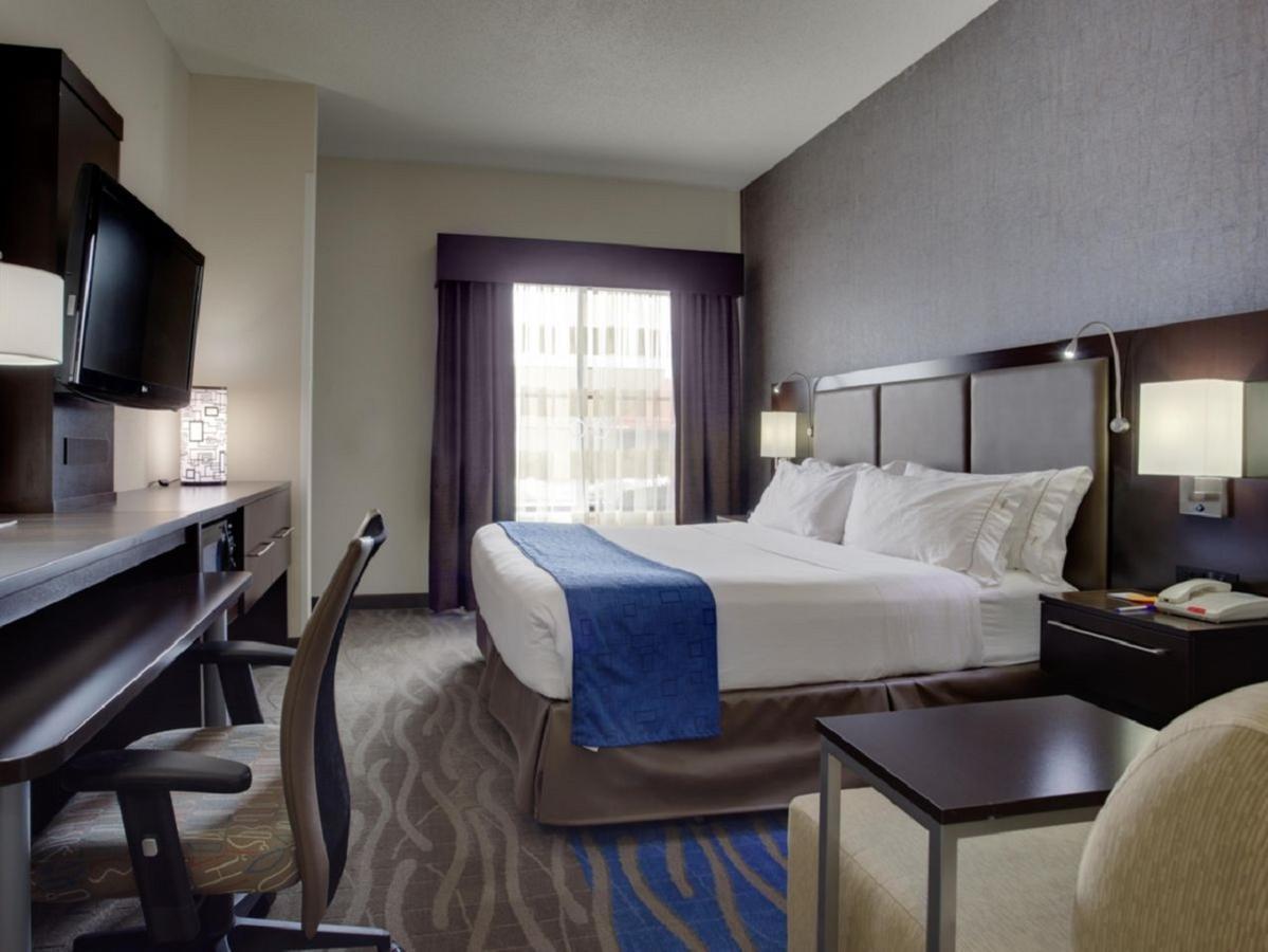 Holiday Inn Express Hotel & Suites Meadowlands Area, An Ihg Hotel Carlstadt Bagian luar foto