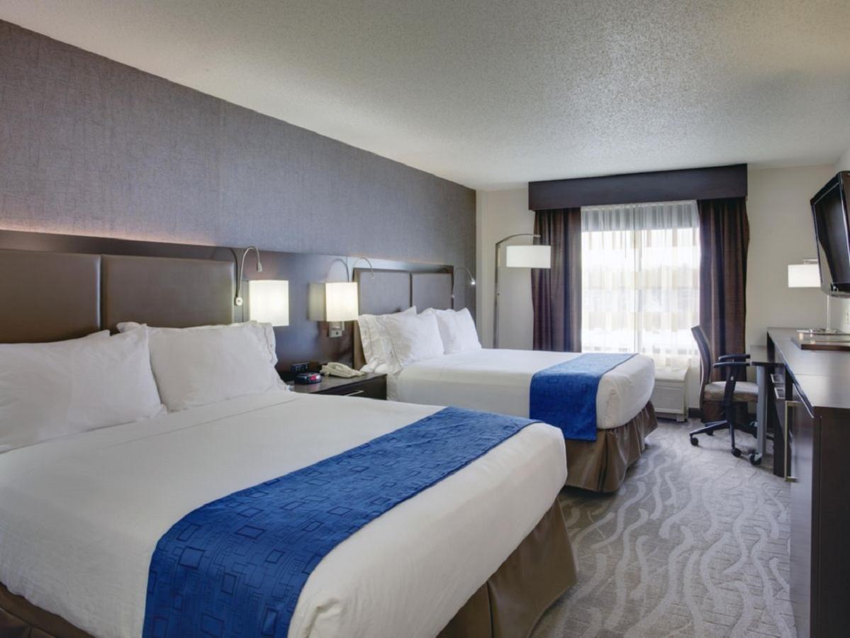 Holiday Inn Express Hotel & Suites Meadowlands Area, An Ihg Hotel Carlstadt Bagian luar foto