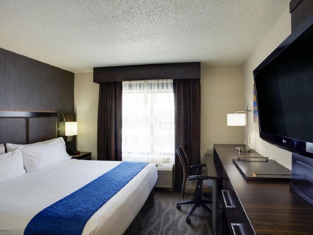 Holiday Inn Express Hotel & Suites Meadowlands Area, An Ihg Hotel Carlstadt Bagian luar foto